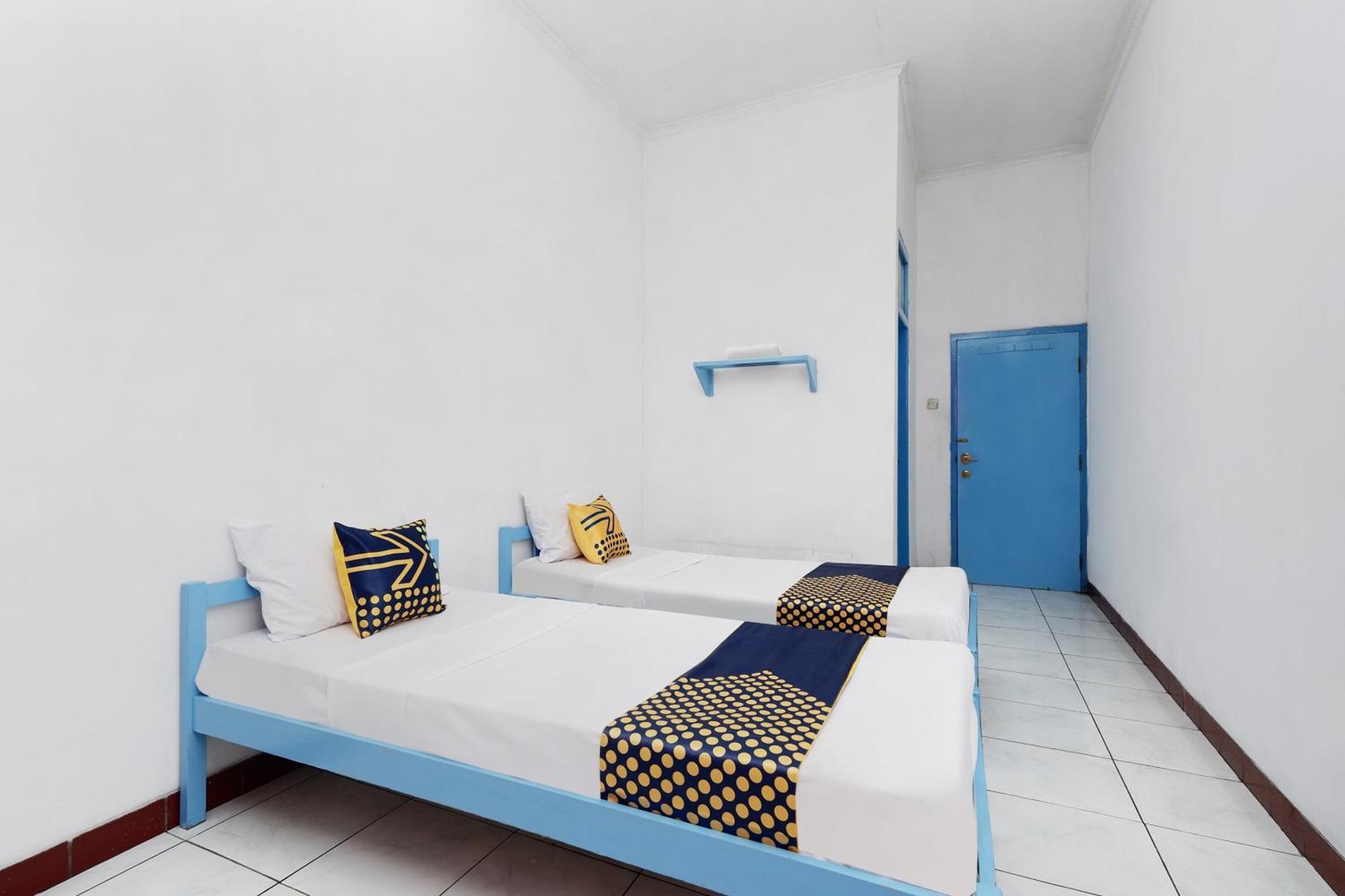 Spot On 2289 Hotel Saudara Tegal  Exterior photo