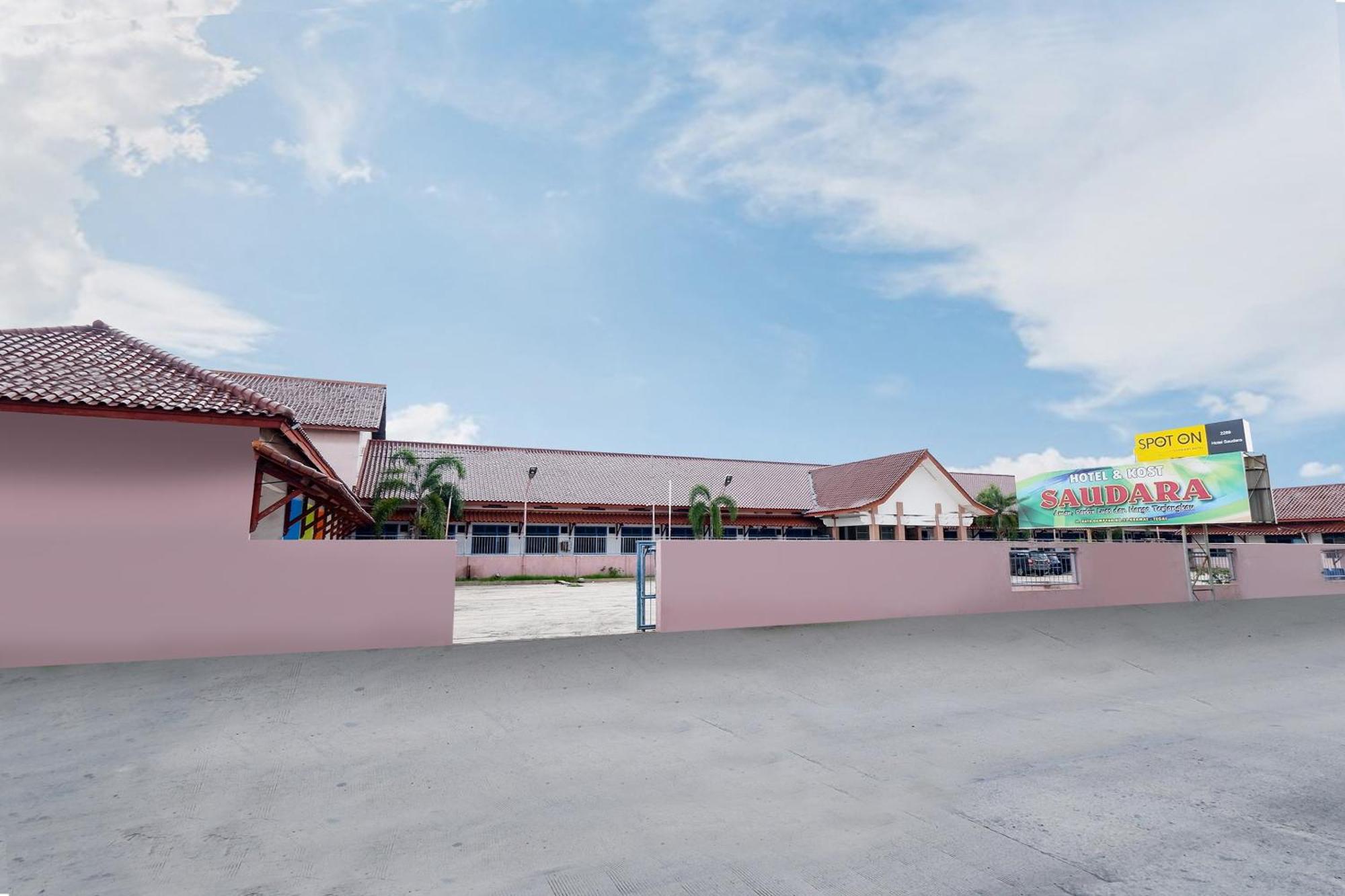 Spot On 2289 Hotel Saudara Tegal  Exterior photo