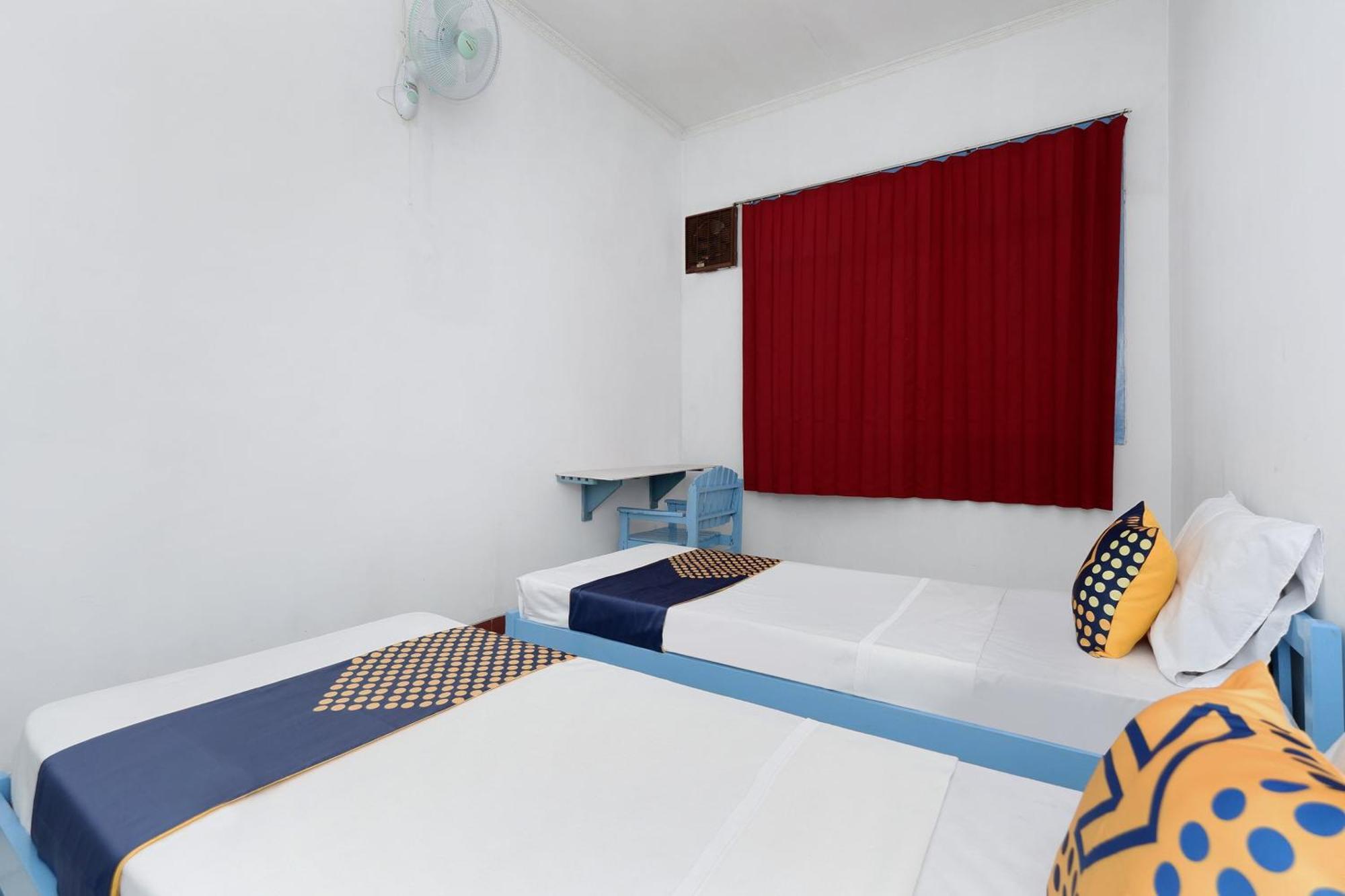 Spot On 2289 Hotel Saudara Tegal  Exterior photo